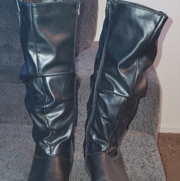 Super cozy black boots - Picture 3 of 3